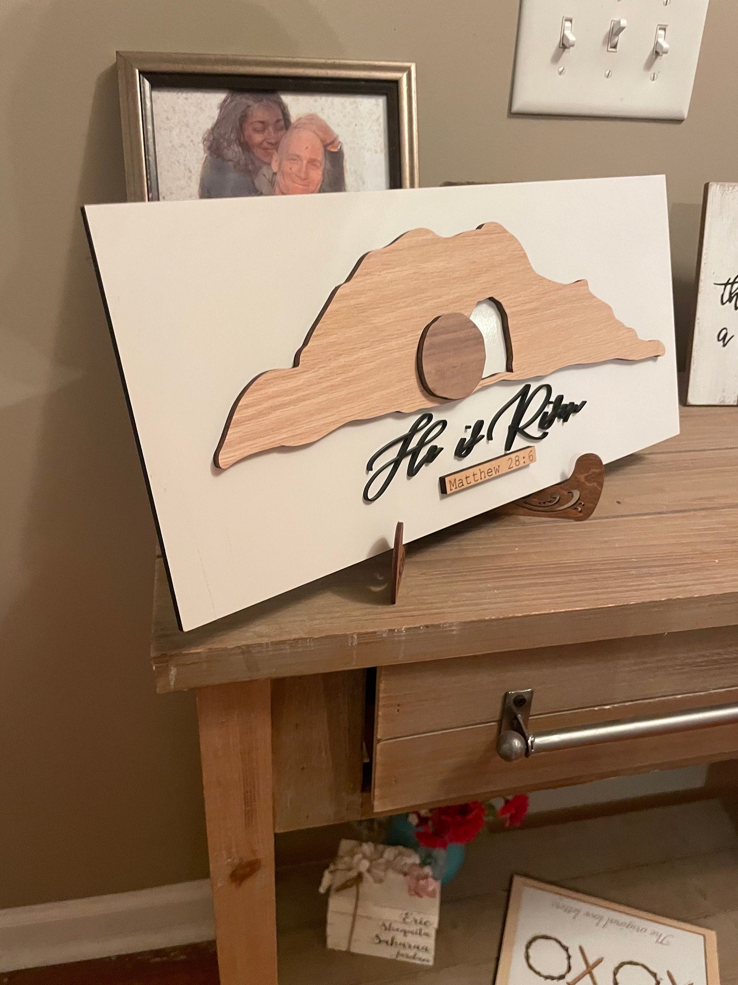 Arte de madera de Pascua, decoración del hogar en 3D, decoración de estantes de temporada, decoración de Él ha resucitado, tumba vacía, obra de arte cristiano, decoración de Pascua